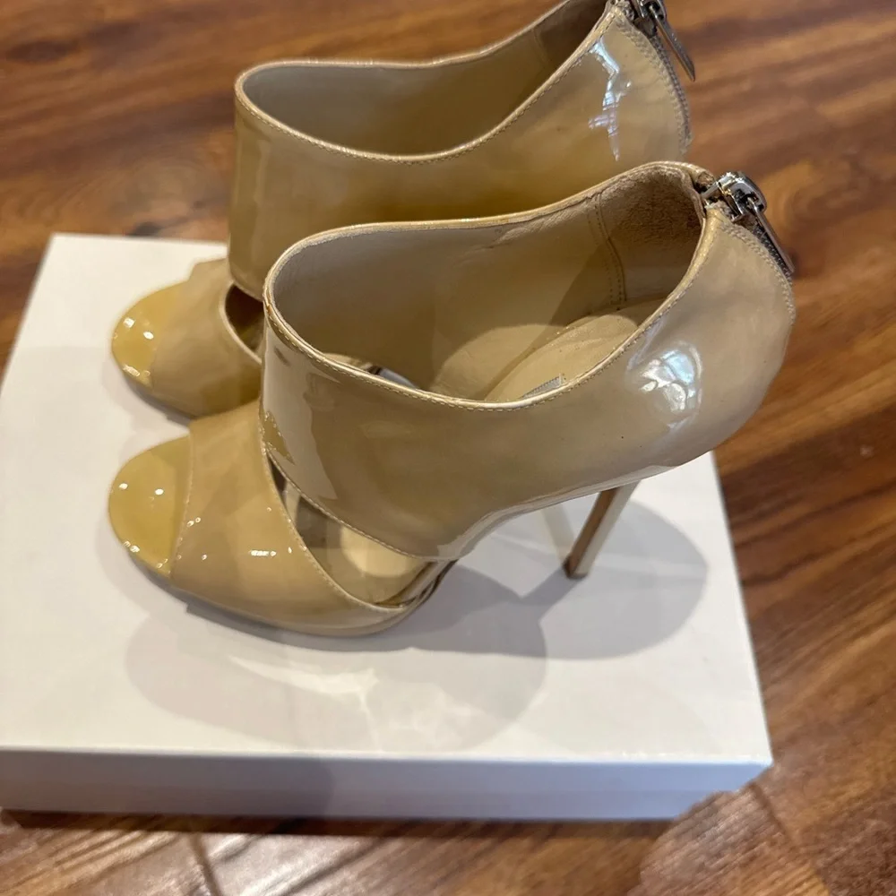 JIMMY CHOO Tan Patent Leather Stiletto Heels with Peep-Toe Design (37) - Picture 5 of 10